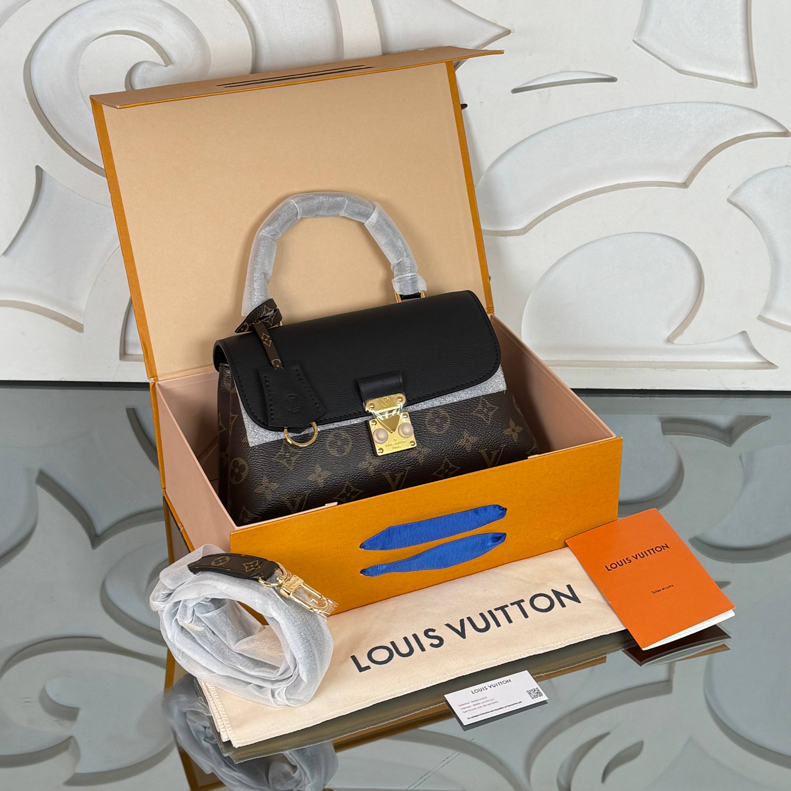 Louis Vuitton Madeleine BB Bag

910582 ⭐️