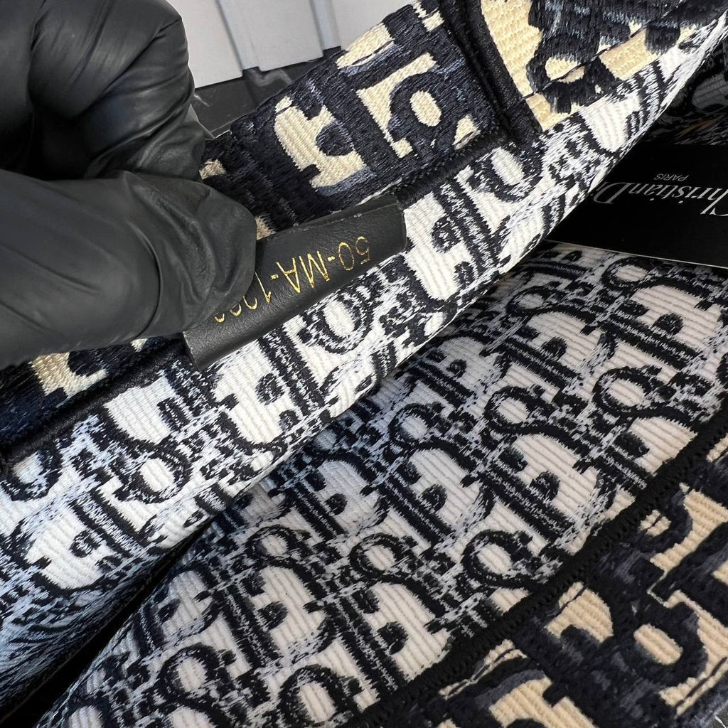Christian Dior Book Tote Big

42x36 cm 
5656-2