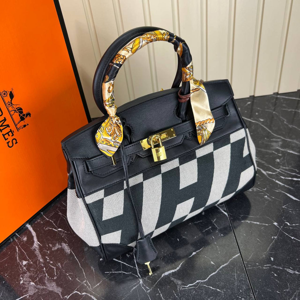 Hermes Birkin Bag 30 Cm 

30x22 Cm 
5447_6⭐️