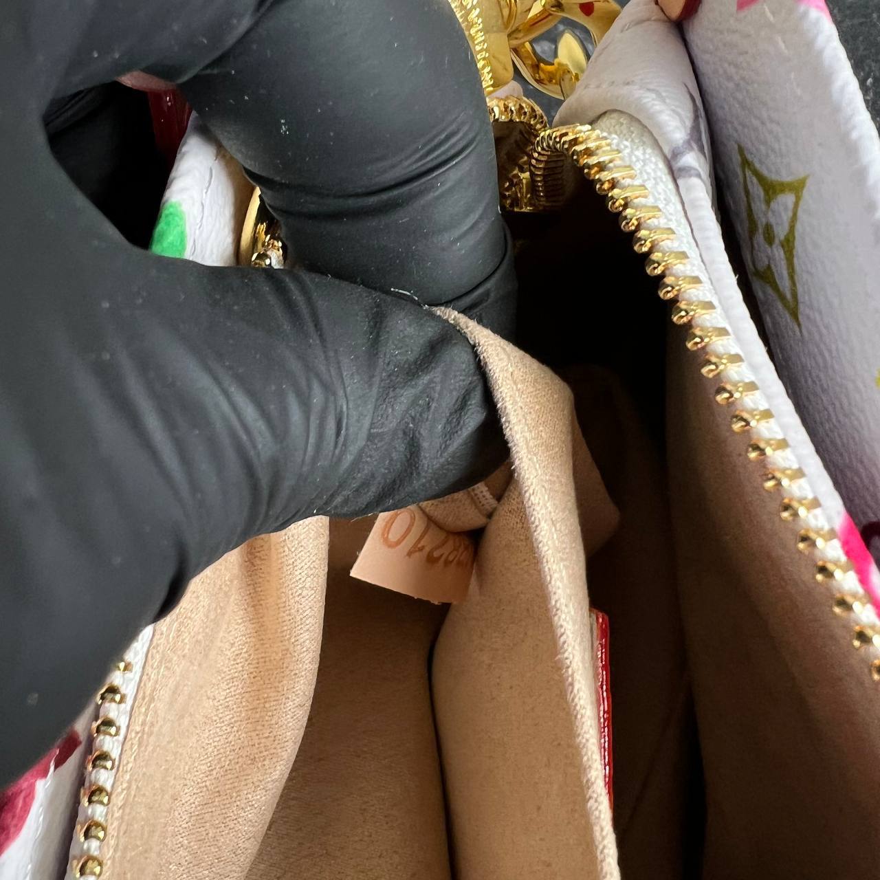Louis Vuitton LV x TM OnTheGo East West 

6885 ⭐️
