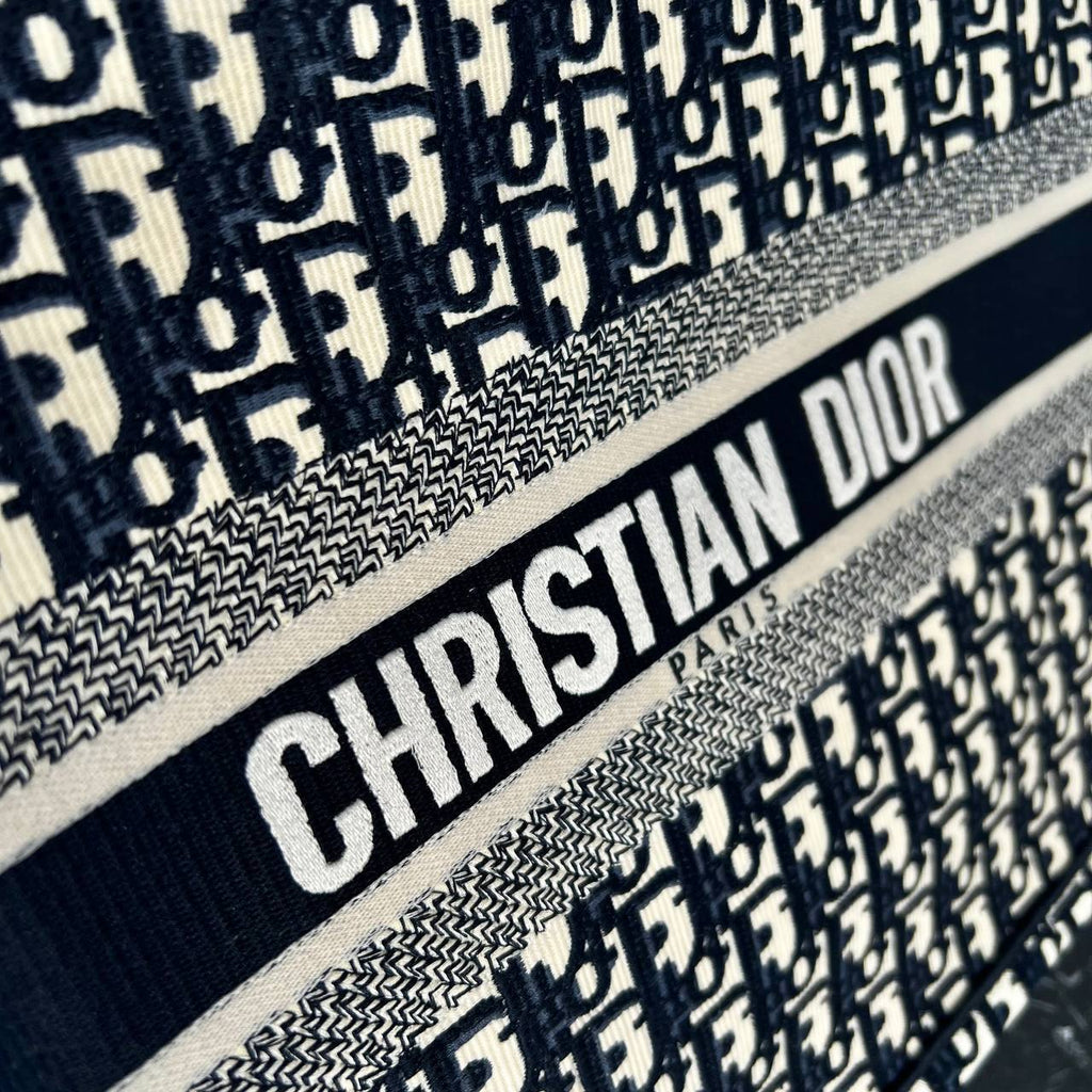 Christian Dior Book Tote Big

42x36 cm 
5656-2
