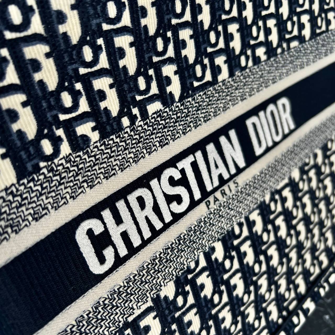 Christian Dior Book Tote Big

42x36 cm 
5656-2