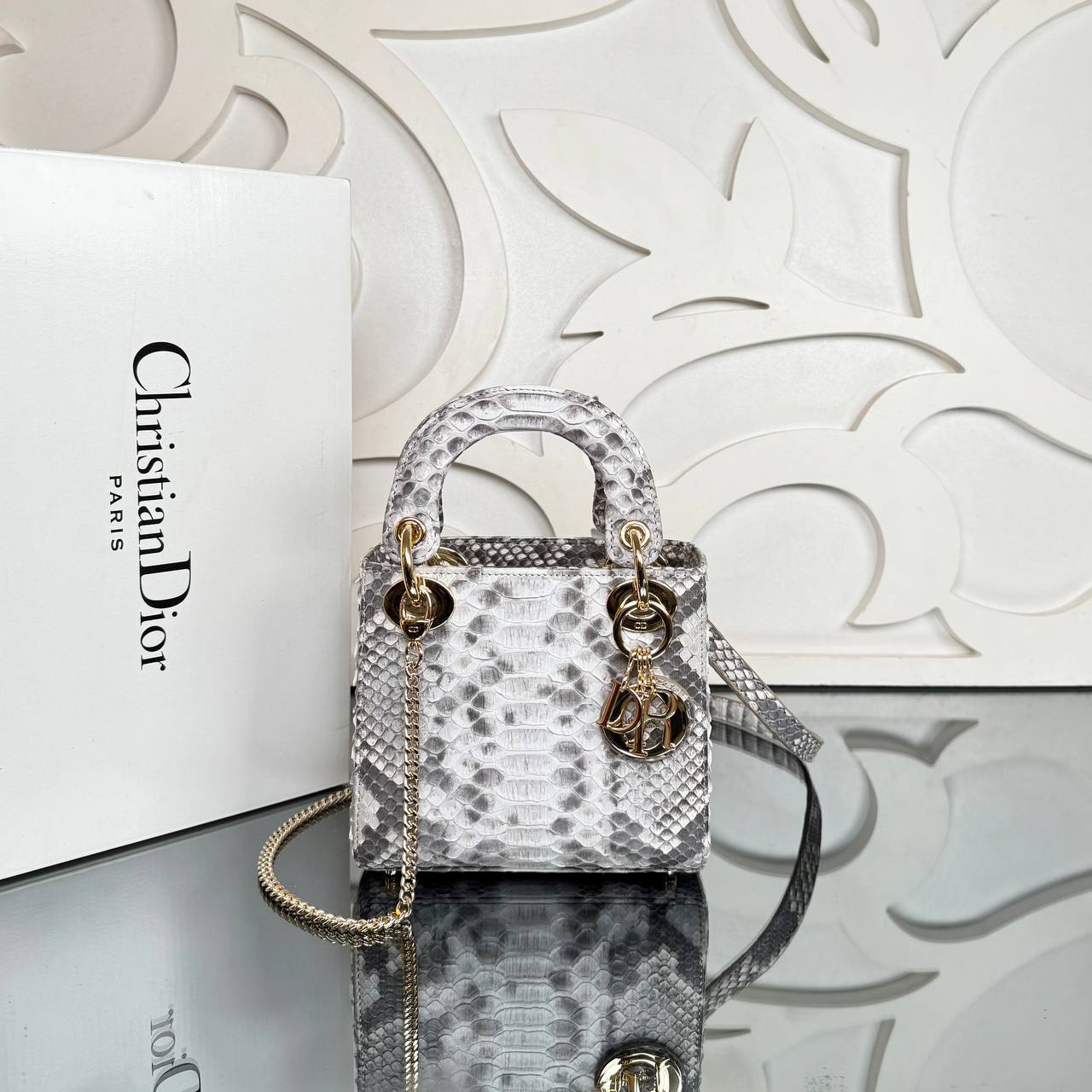 Christian Dior Lady Dior Python Small Bag 

17x16 cm 
210122 ⭐️
