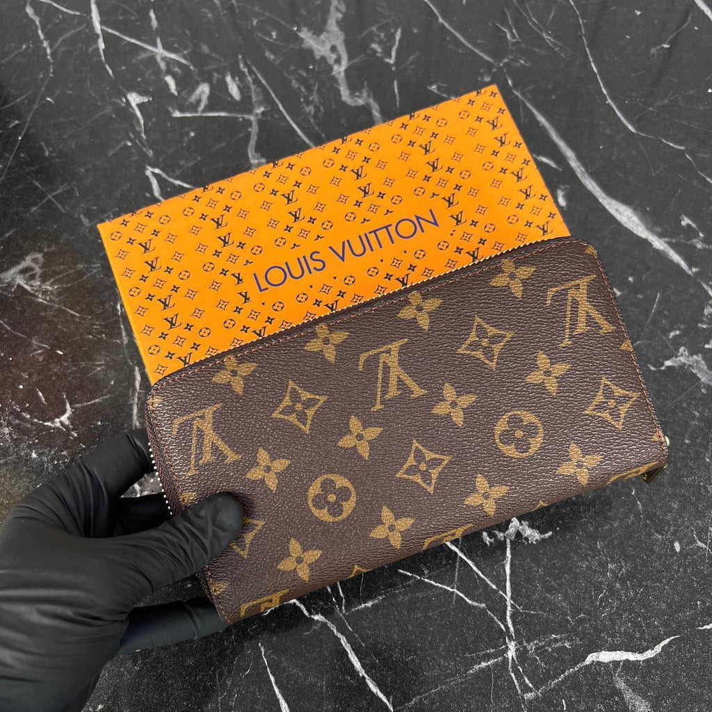 Louis Vuitton Zippy Wallet 

20x10 cm 
28.B ⭐️