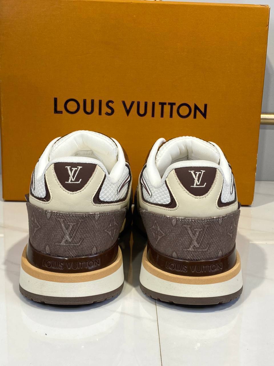 Louis Vuitton Blus Sneakers 

911021 ⭐️
