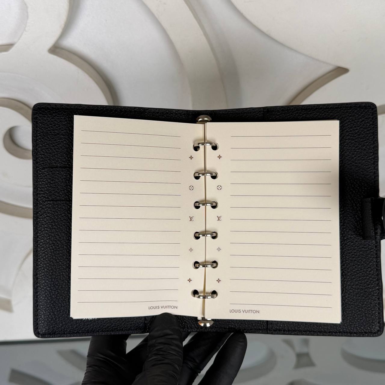 Louis Vuitton Small Ring Agenda Cover 

214021 ⭐️