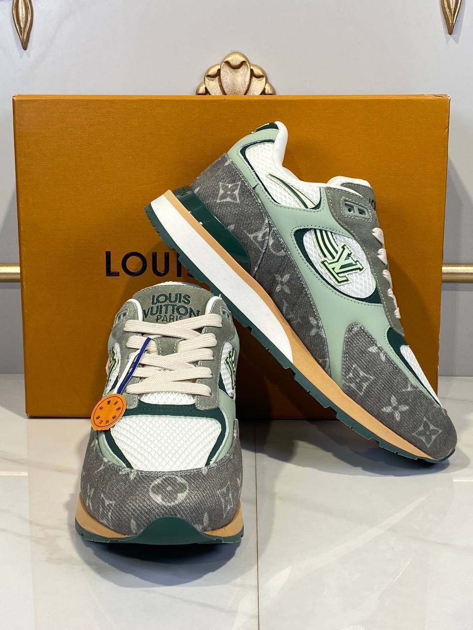 Louis Vuitton Blus Sneakers 

911021 ⭐️