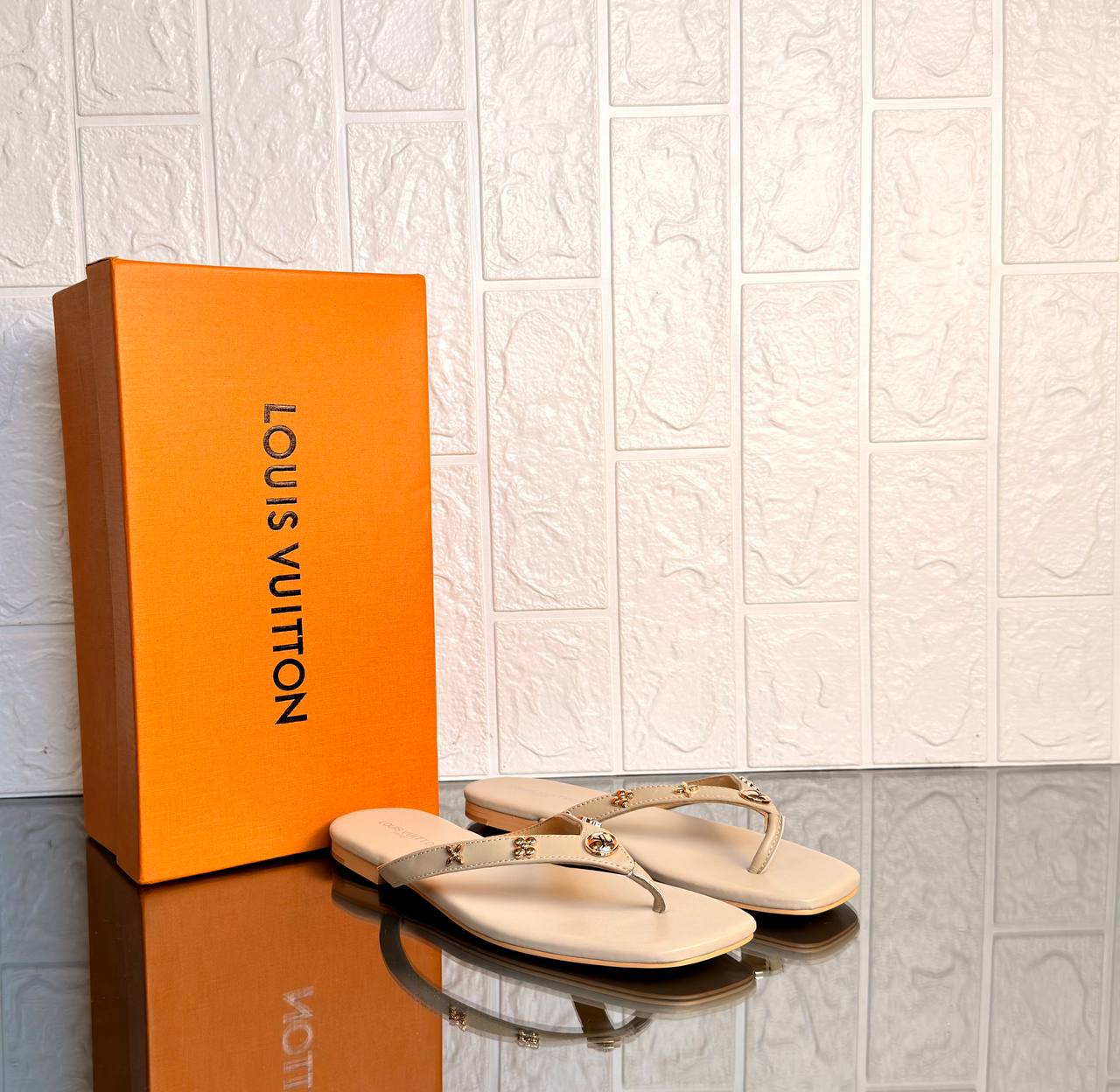 Louis Vuitton Slipper

911265 ⭐️