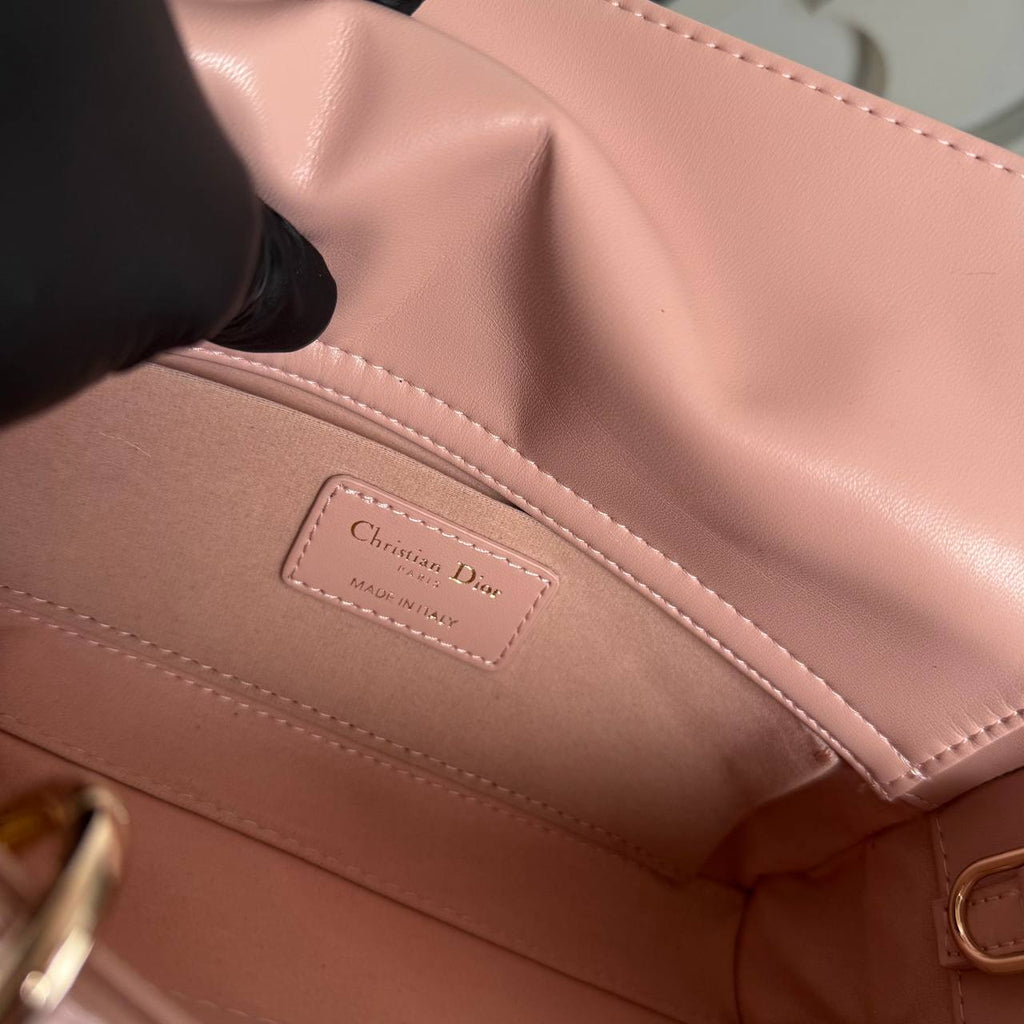 Christian Dior D-Joy Medium Bag

22x12 cm 
910517 ⭐️