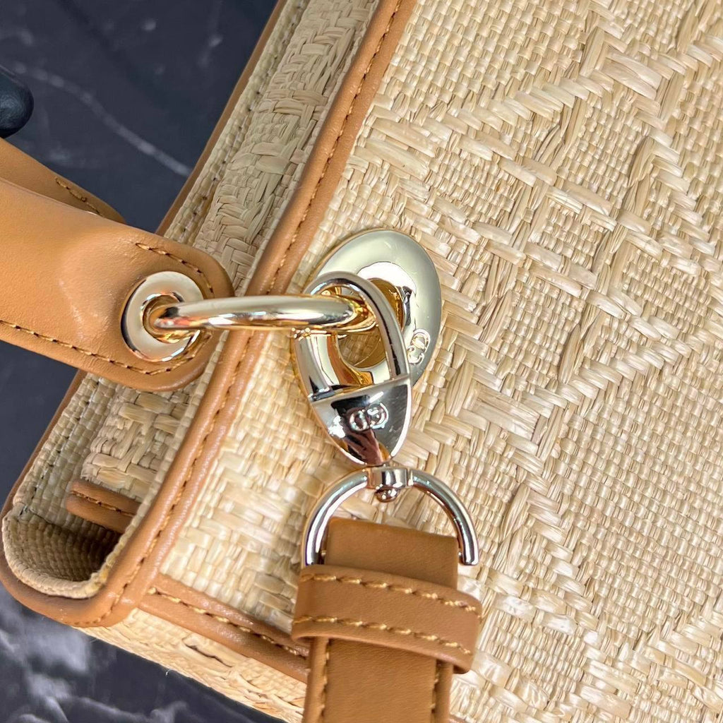 Christian Dior Lady Dior Raffia Bag Medium 

24x20 cm 
5479-2 ⭐️