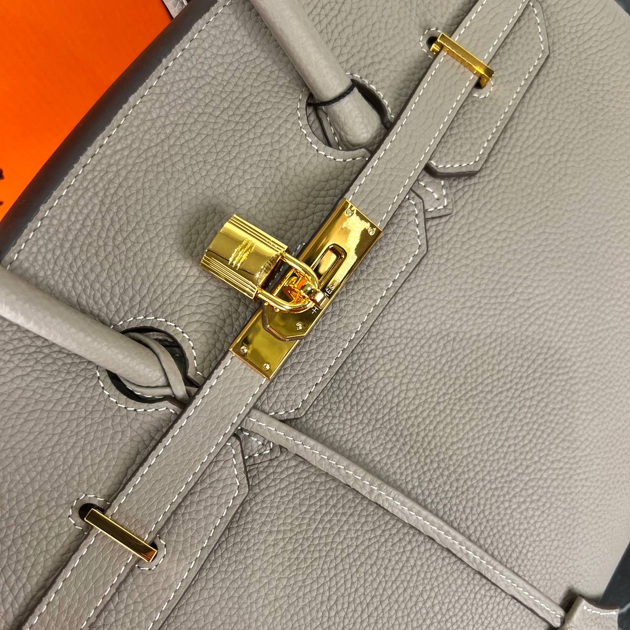 Hermes Birkin Bag 35 Cm 

35x27 Cm