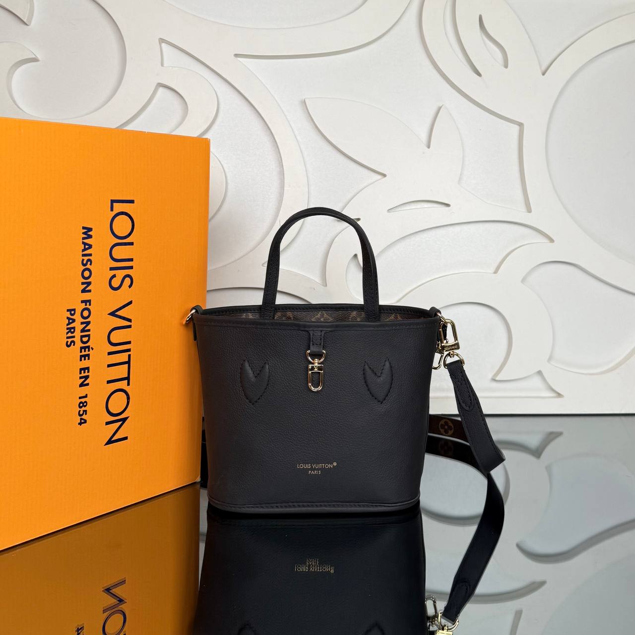 Louis Vuitton Neverfull Bandouliere Inside Out BB
Big size 42x28
19x16 cm small size 
210005 ⭐️