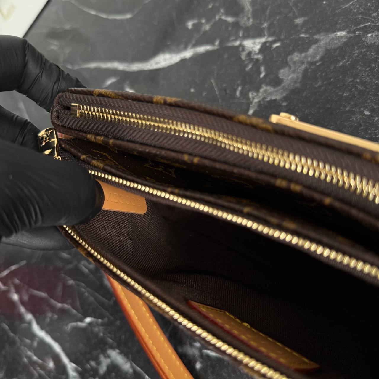 Louis Vuitton Liv Pochette

210076 ⭐️