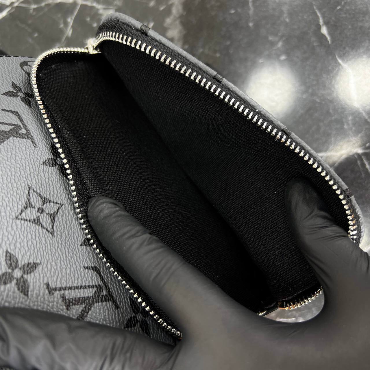 Louis Vuitton Avenue Sling Bag 

642-3