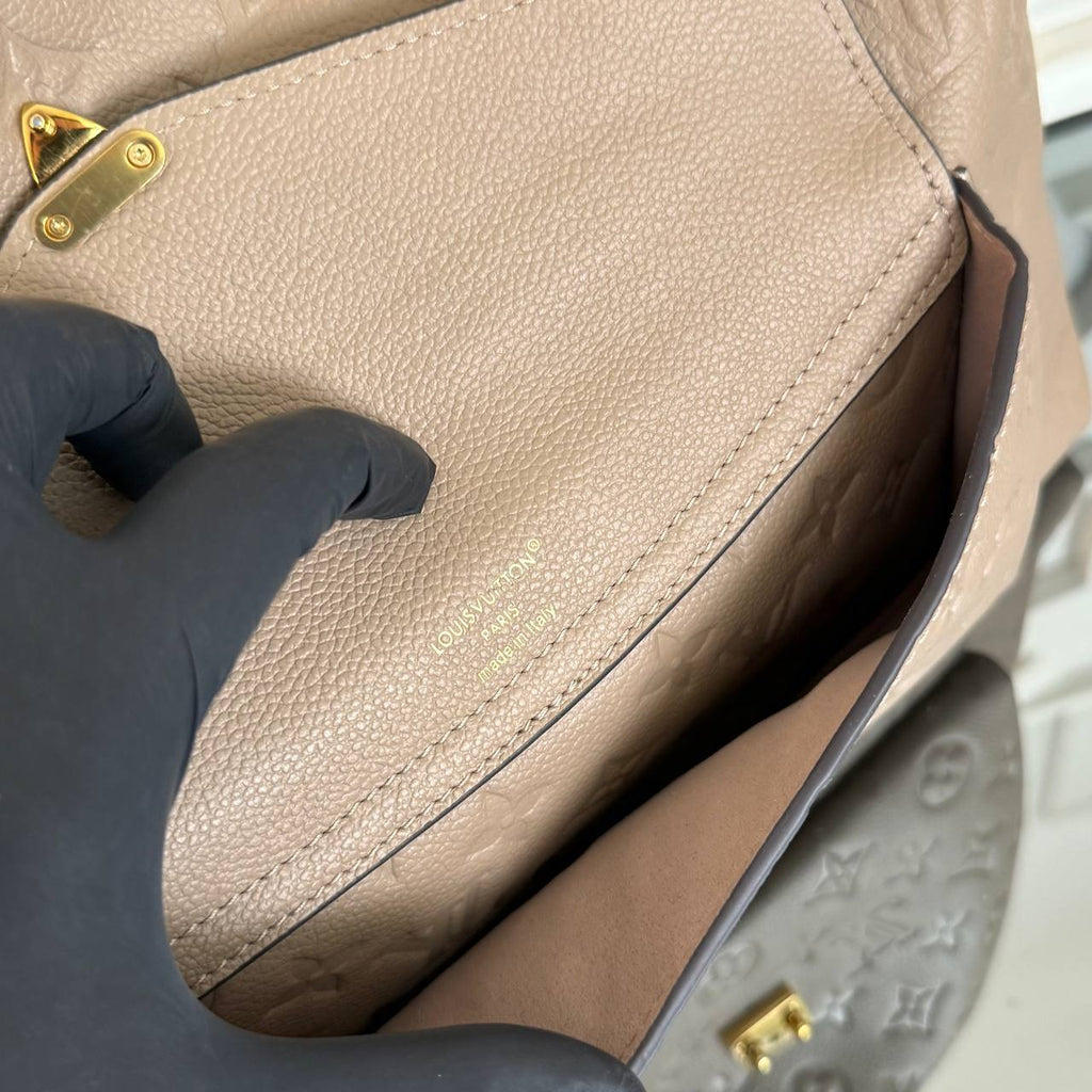 Louis Vuitton Hobo Metis

910619 ⭐️