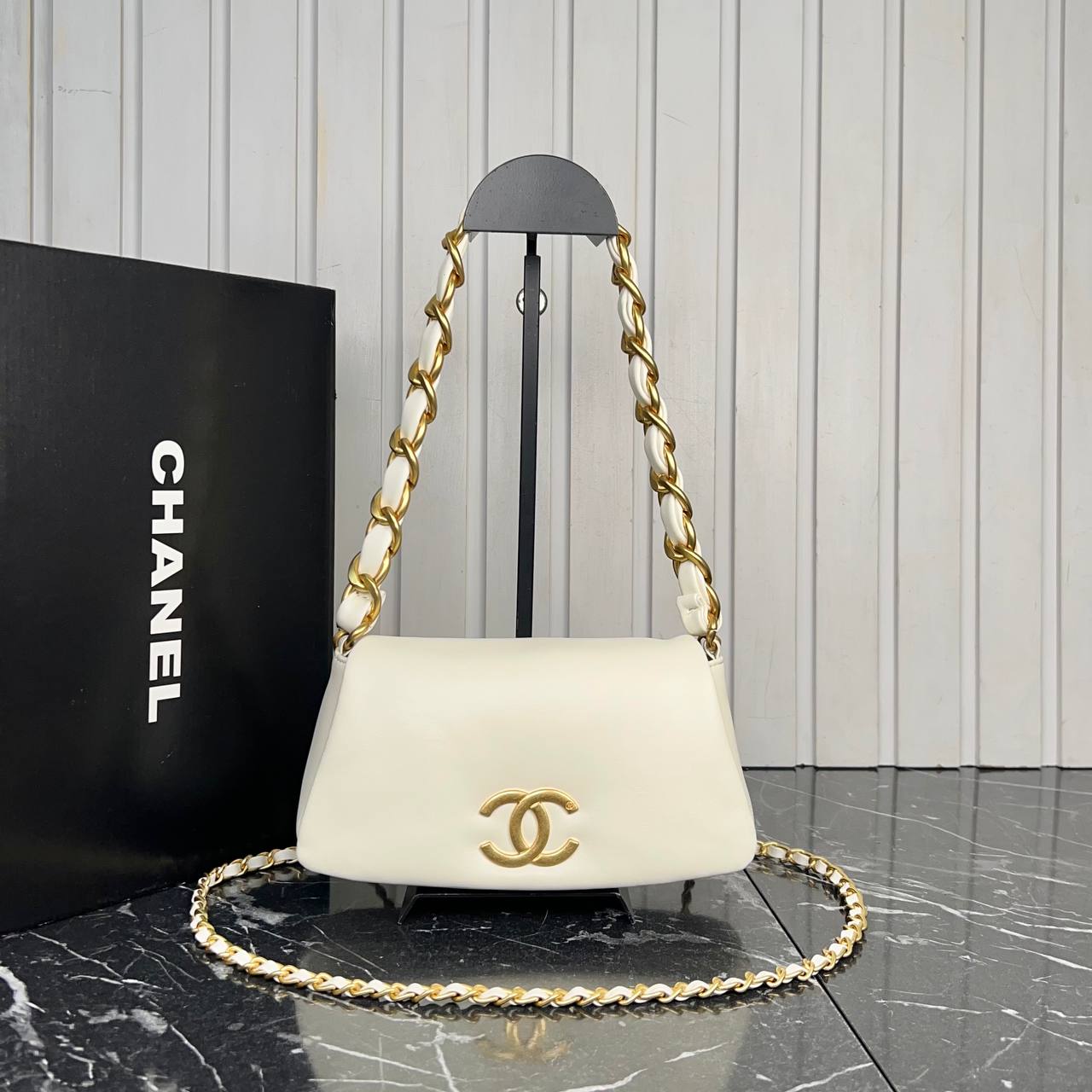 Chanel Small Flap Bag with Chain

24x13 cm 
6821 ⭐️