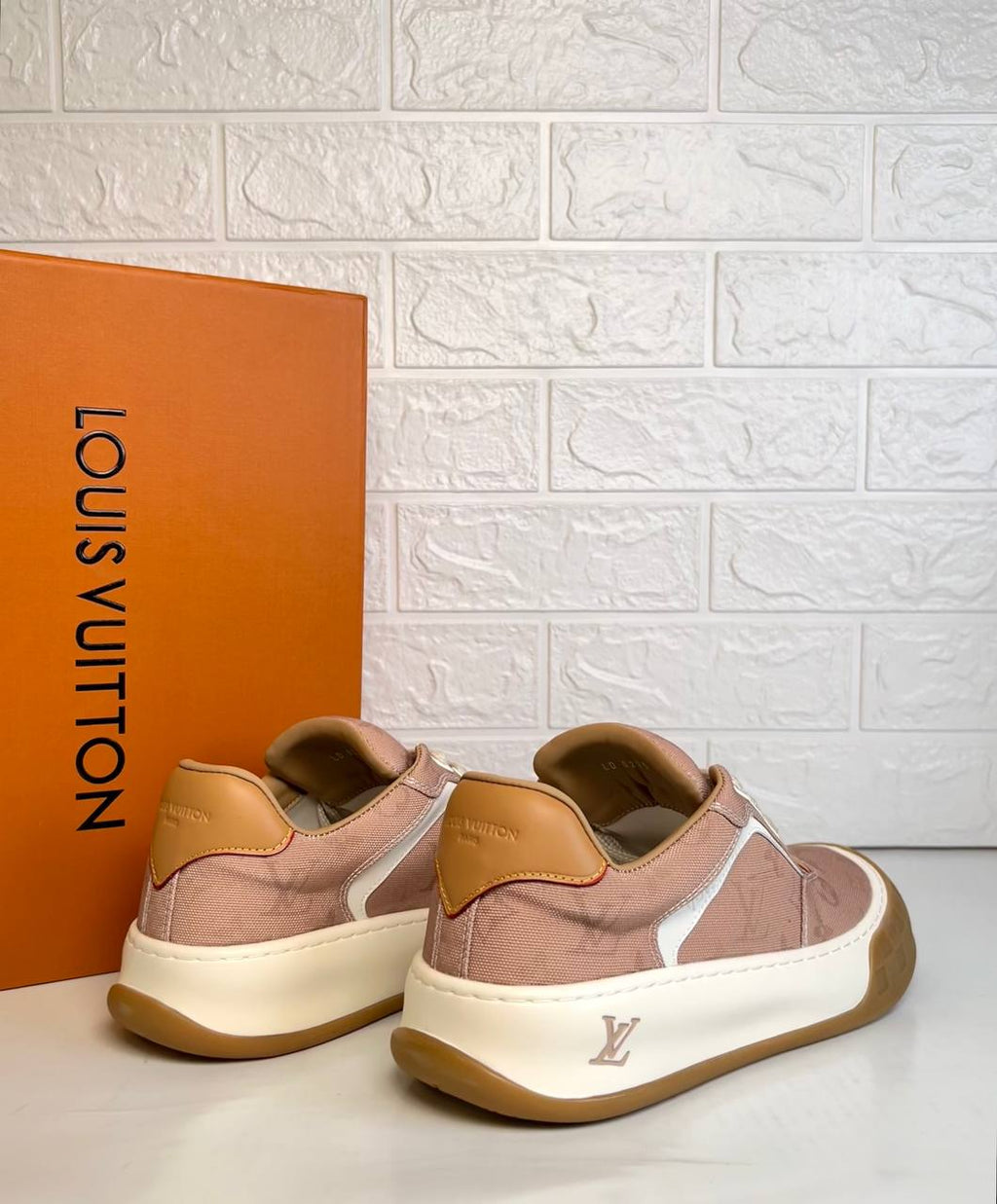 Louis Vuitton Tilted Sneaker

911226 ⭐️