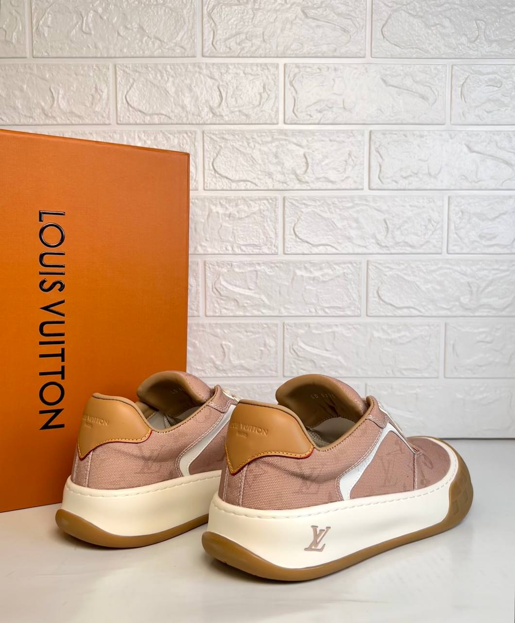 Louis Vuitton Tilted Sneaker

911226 ⭐️