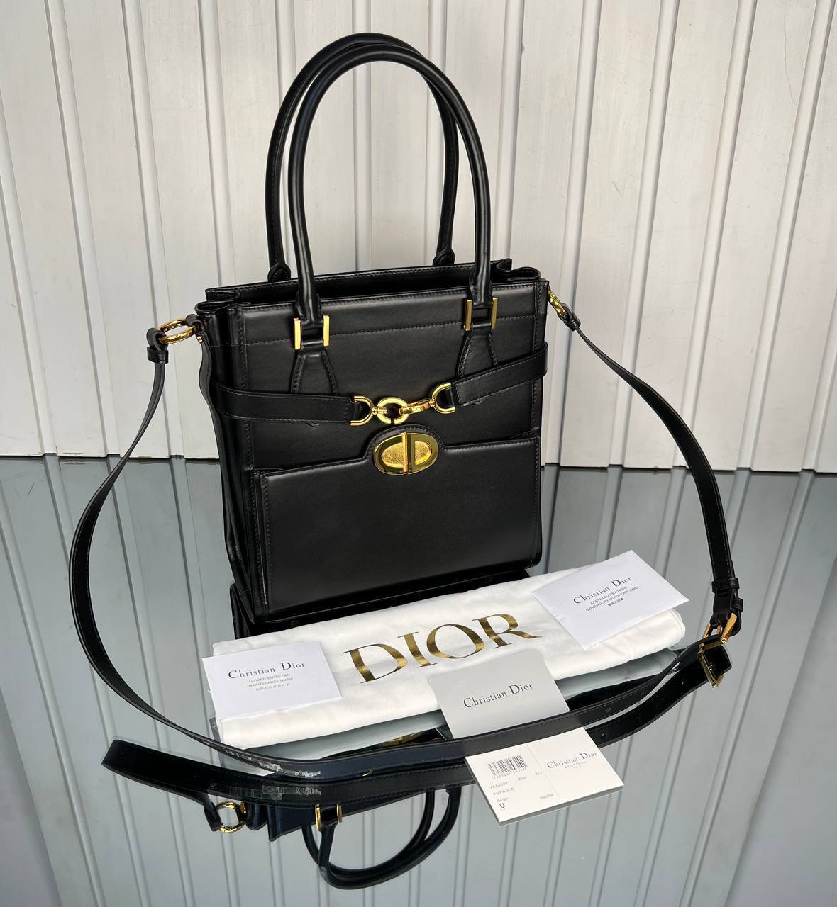 Christian Dior Square Tote Bag Medium

24x24 cm 
5855 ⭐️