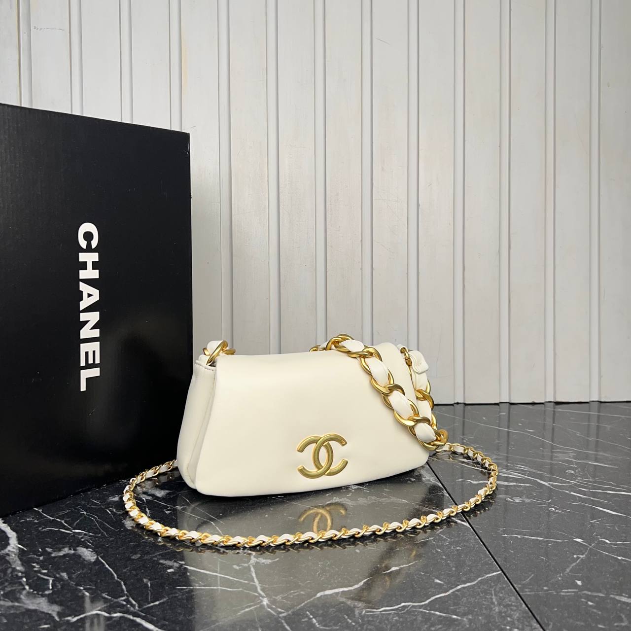 Chanel Small Flap Bag with Chain

24x13 cm 
6821 ⭐️