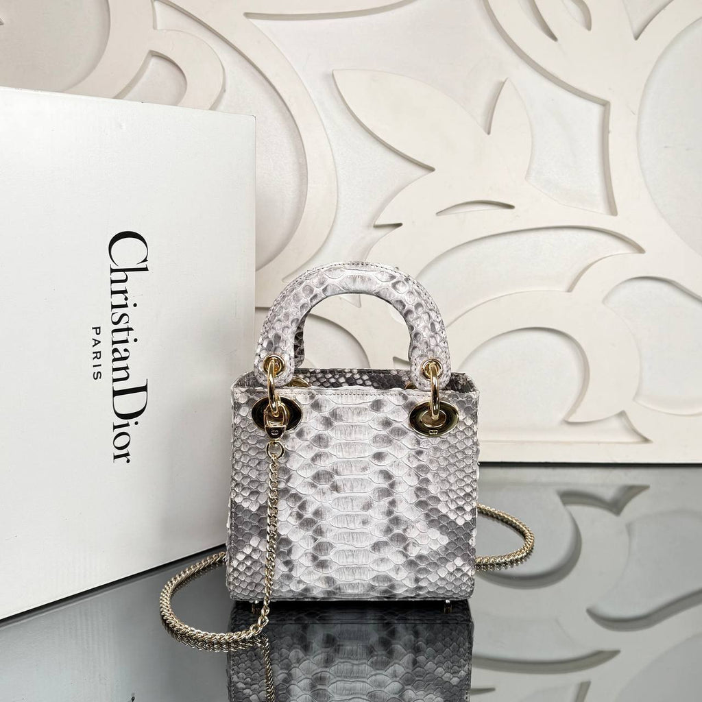 Christian Dior Lady Dior Python Small Bag 

17x16 cm 
210122 ⭐️