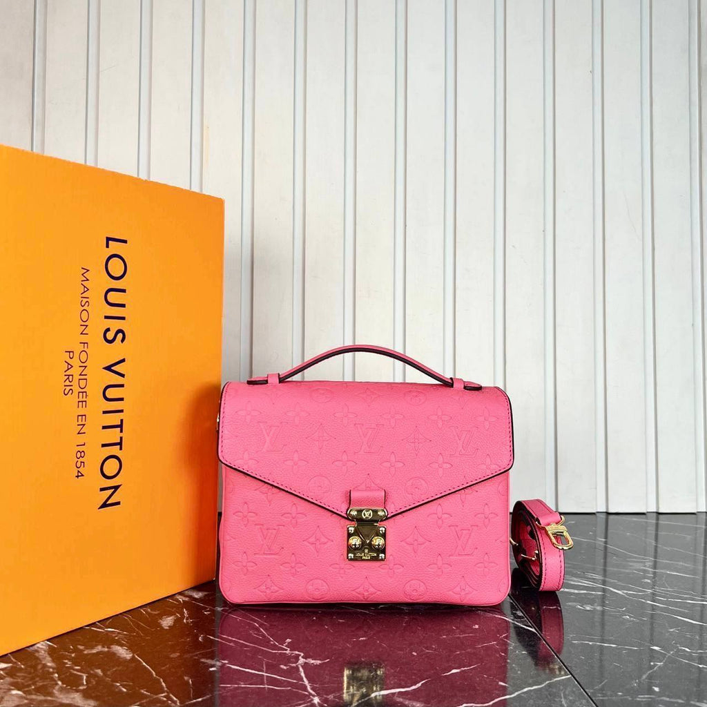 Louis Vuitton Pochette Metis 
Για επιλογή χρωματισμού παρακαλώ τηλεφωνική επικοινωνία 
5372 ⭐️