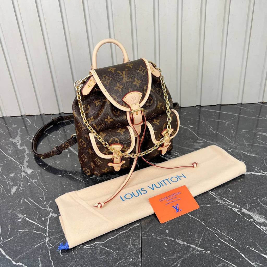 Louis Vuitton Excursion PM Backpack

6448