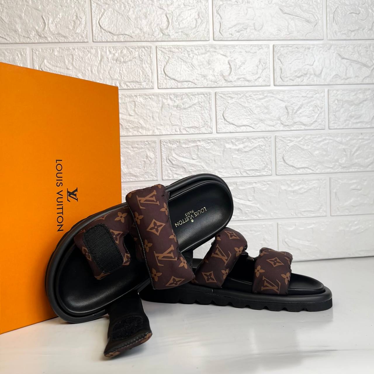 Louis Vuitton Pool Pillow Flat Comfort Mule

211116 ⭐️