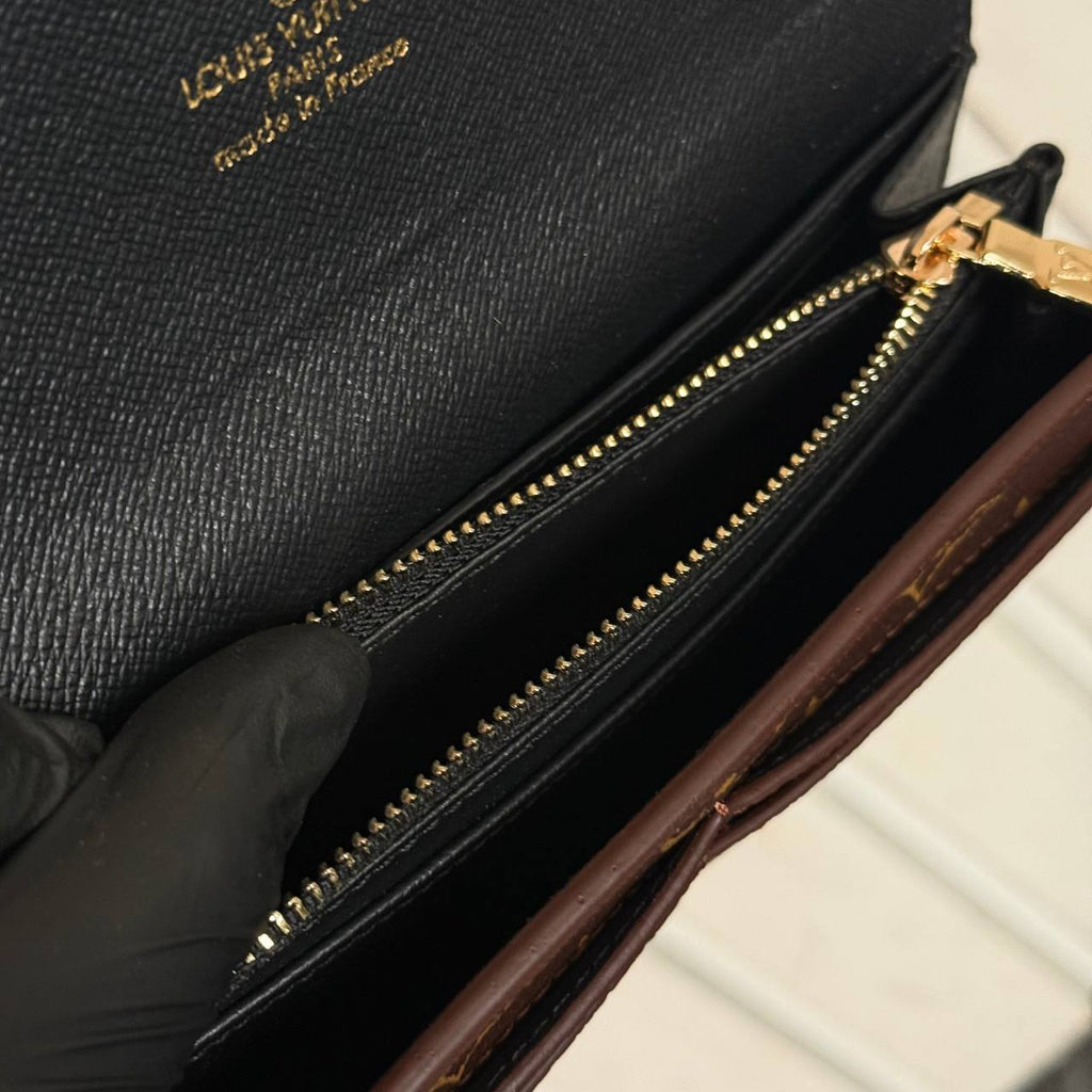 Louis Vuitton Sarah Wallet 

79-1 ⭐️