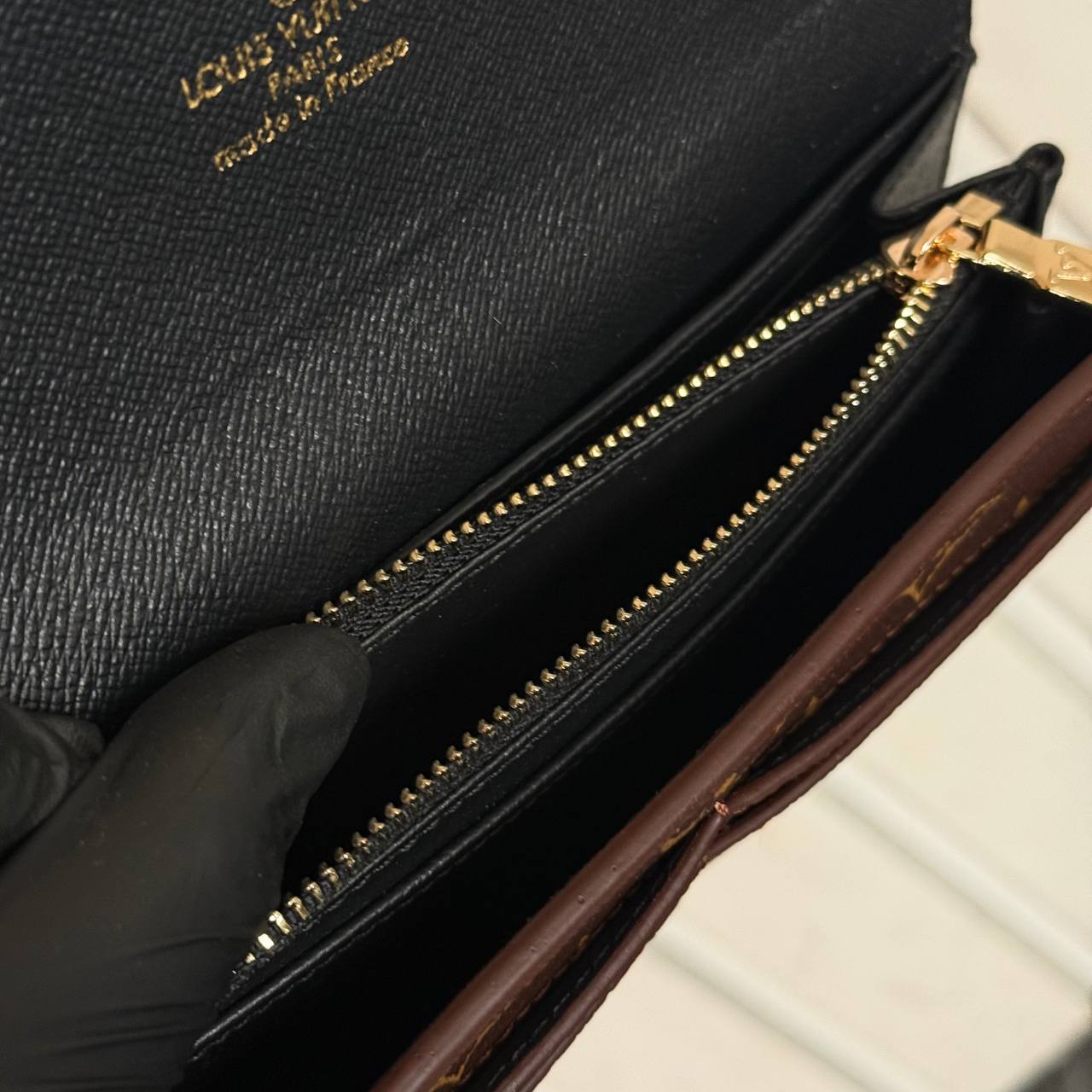Louis Vuitton Sarah Wallet 

79-1 ⭐️