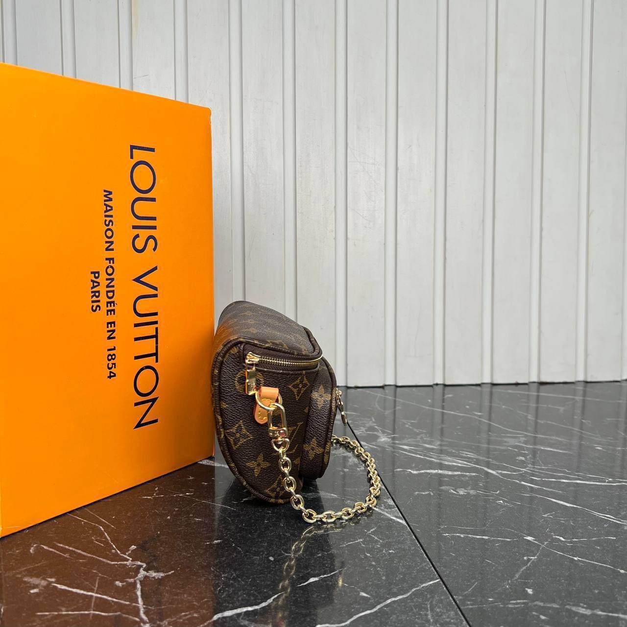 Louis Vuitton Mini Bumbag

6659 ⭐️