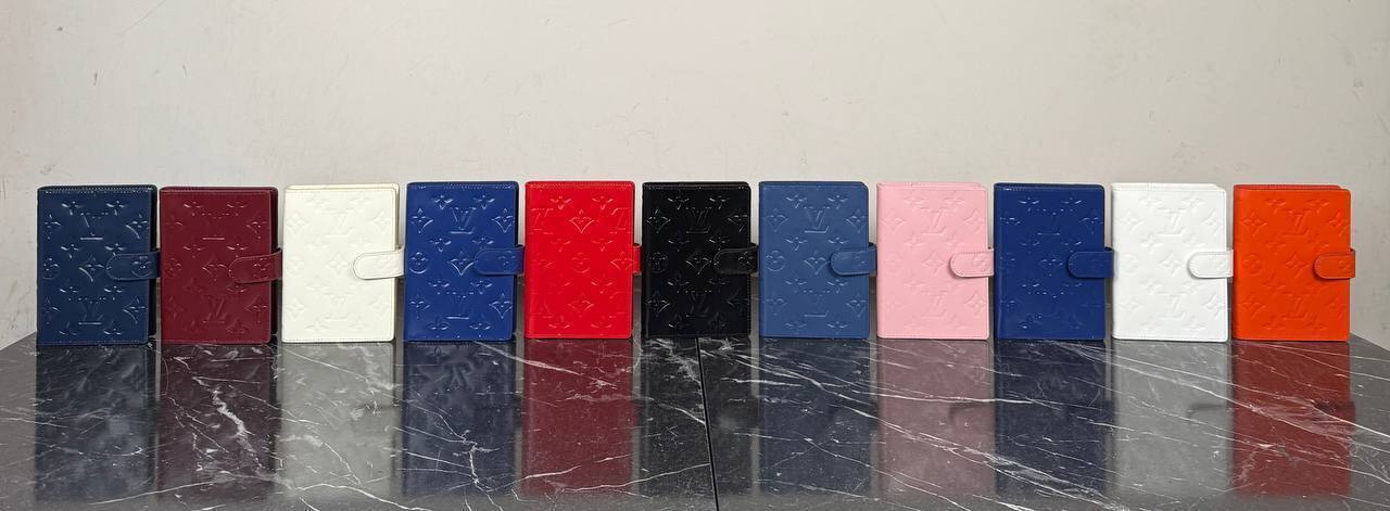 Louis Vuitton Small Ring Agenda Cover 

214021 ⭐️