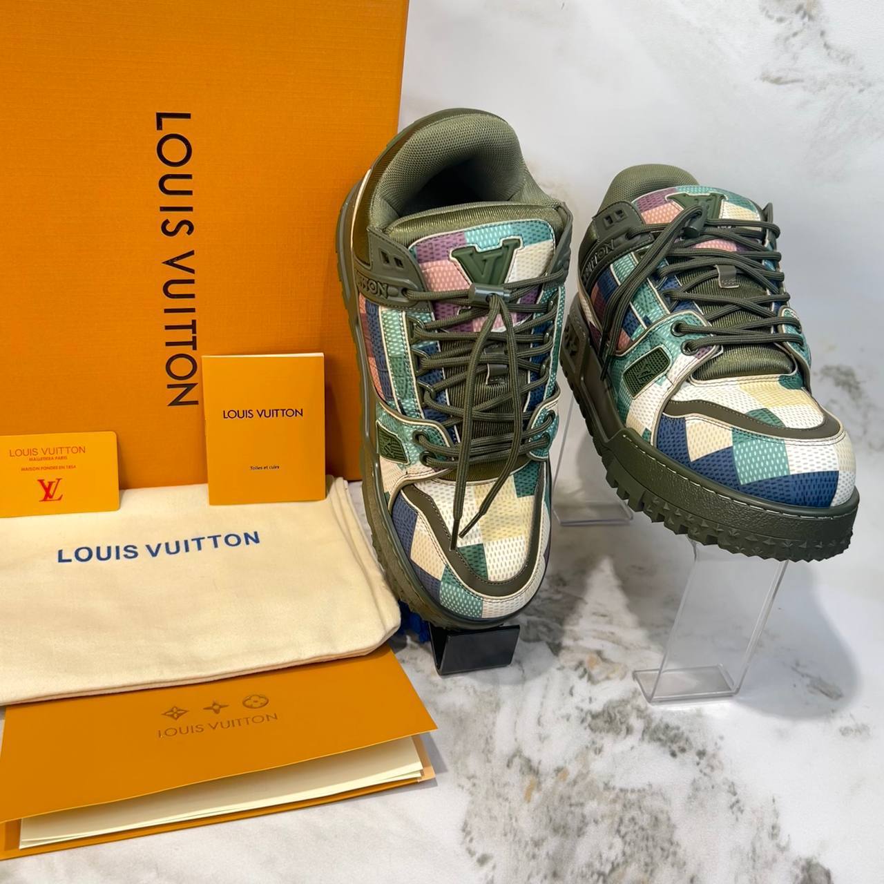 Louis vuitton sneakers 😍

3797-1⭐️