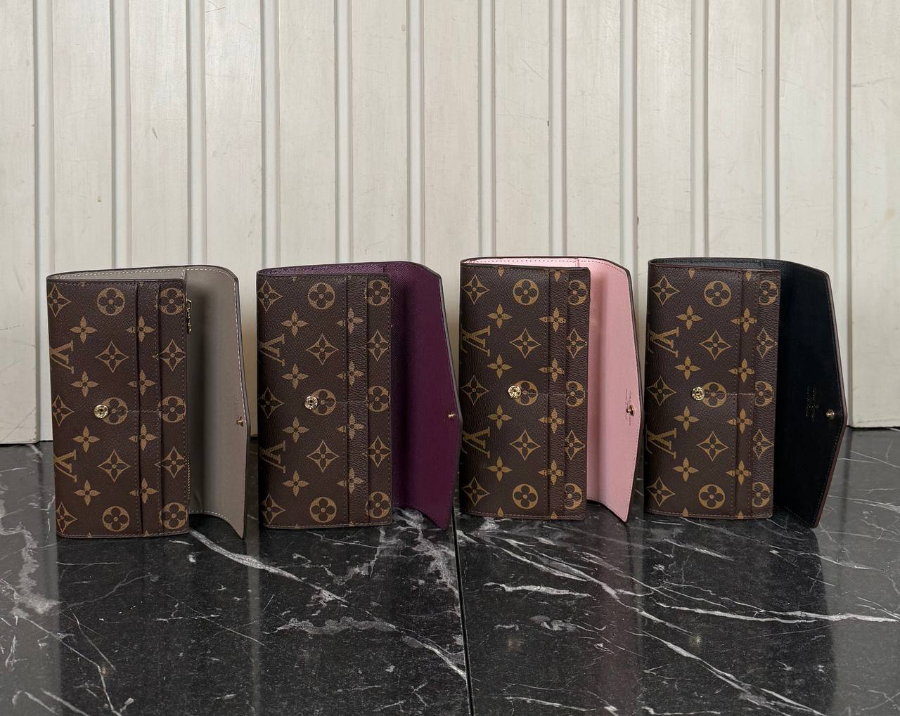 Louis Vuitton Sarah Wallet 

79-1 ⭐️