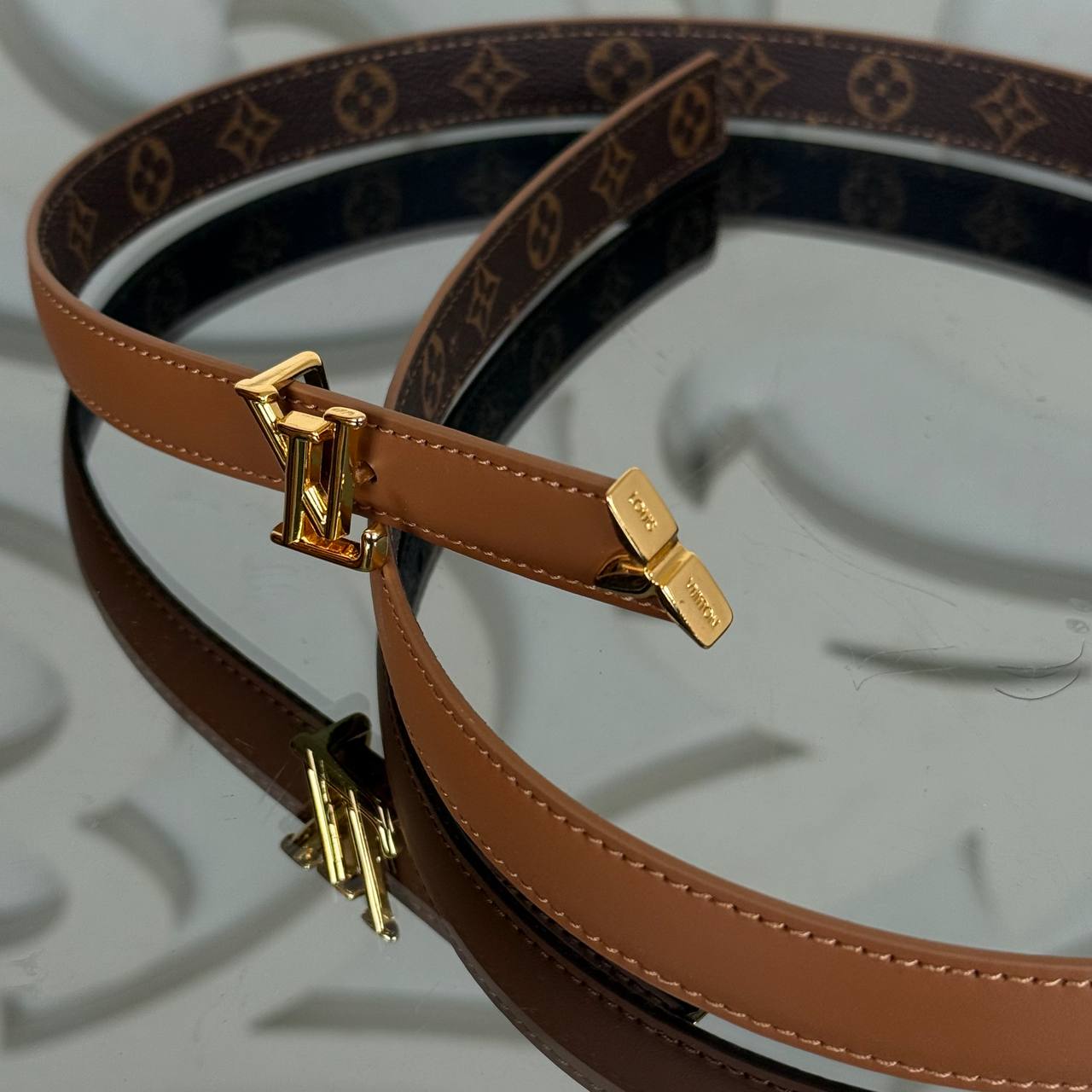 Louis Vuitton Pretty LV 20 mm Reversible Belt

217037 ⭐️