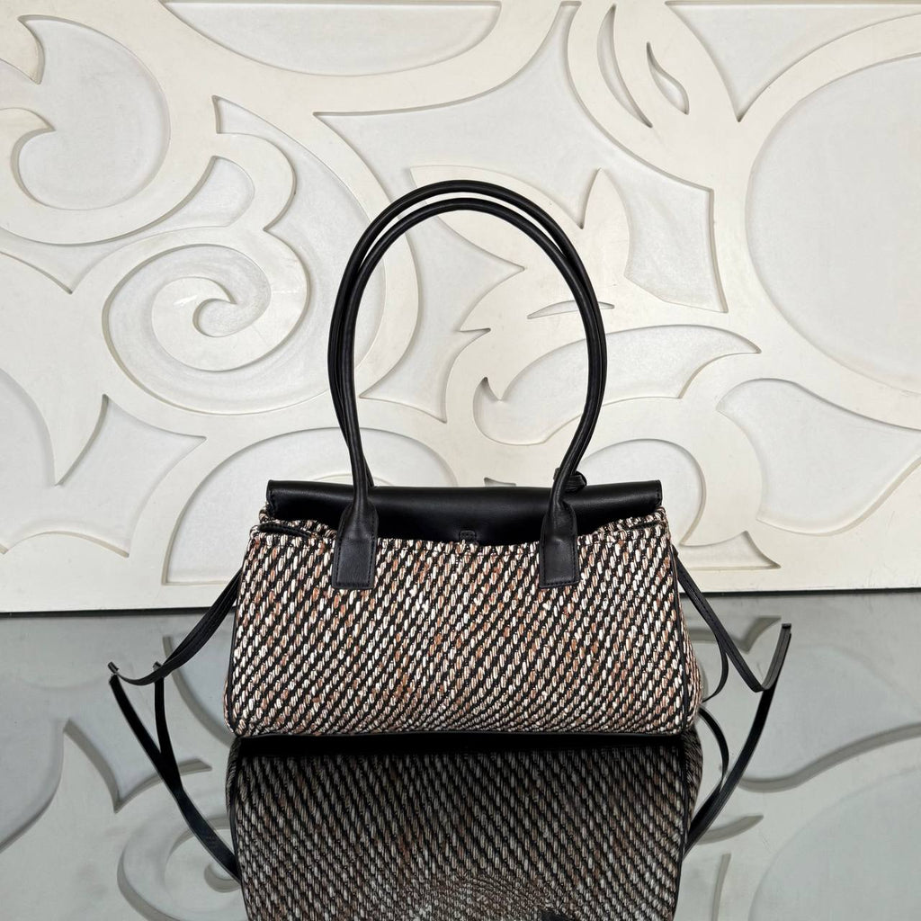 Chanel 26S East-West Shopping Bag

31x14 cm
910680 ⭐️