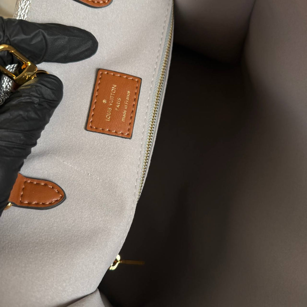 Louis Vuitton OnTheGo MM Limited Edition

910628 ⭐️
