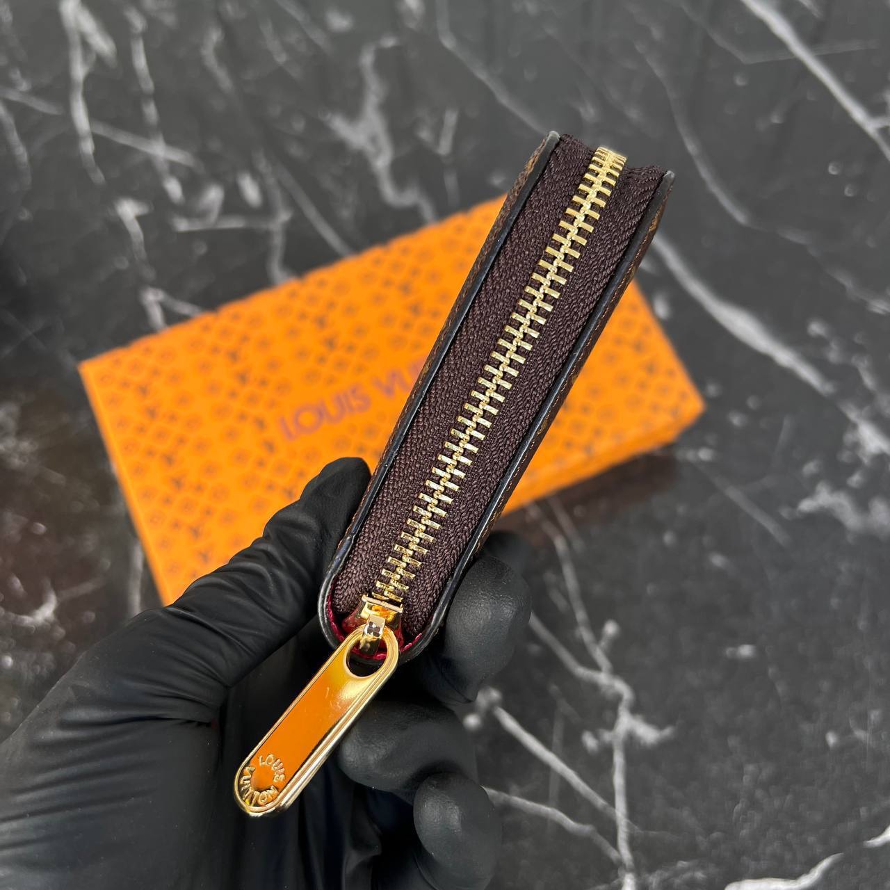 Louis Vuitton Zippy Wallet 

20x10 cm 
28.B ⭐️