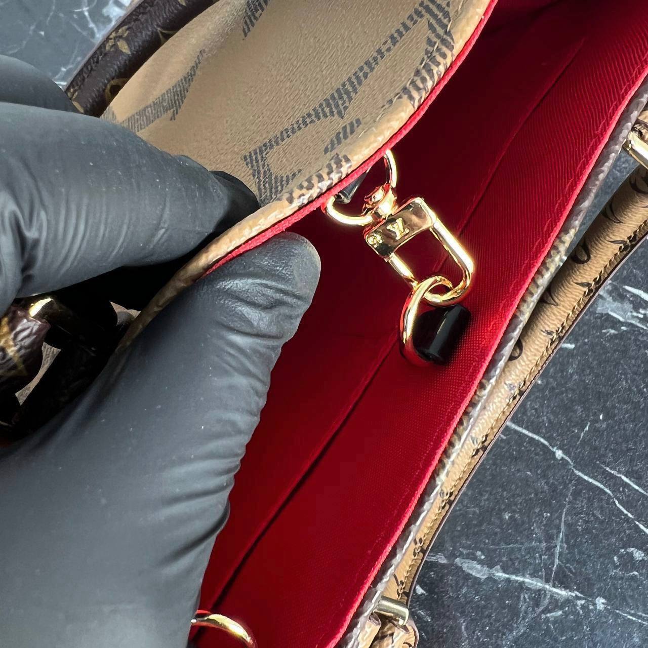 Louis Vuitton OnTheGo PM

5300 ⭐️