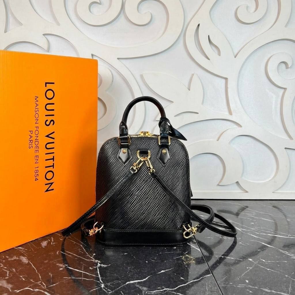 Louis Vuitton Alma Backpack 

5810-2 ⭐️