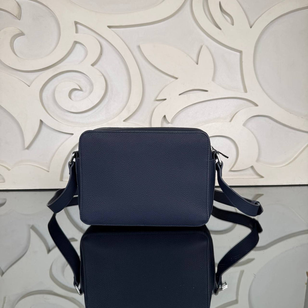 Louis Vuitton Boarding Messenger Bag

23x17 cm 
910988 ⭐️
