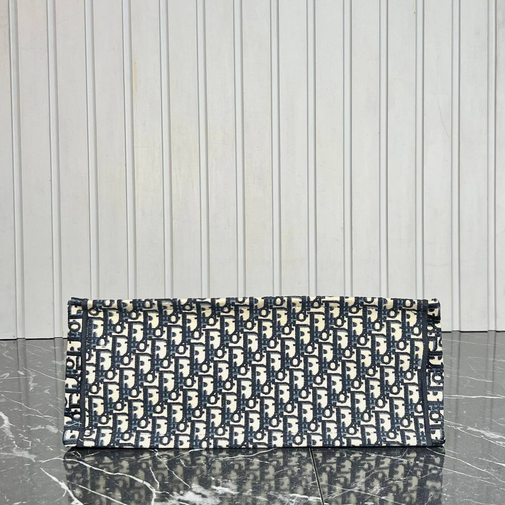 Christian Dior Book Tote Big

42x36 cm 
5656-2