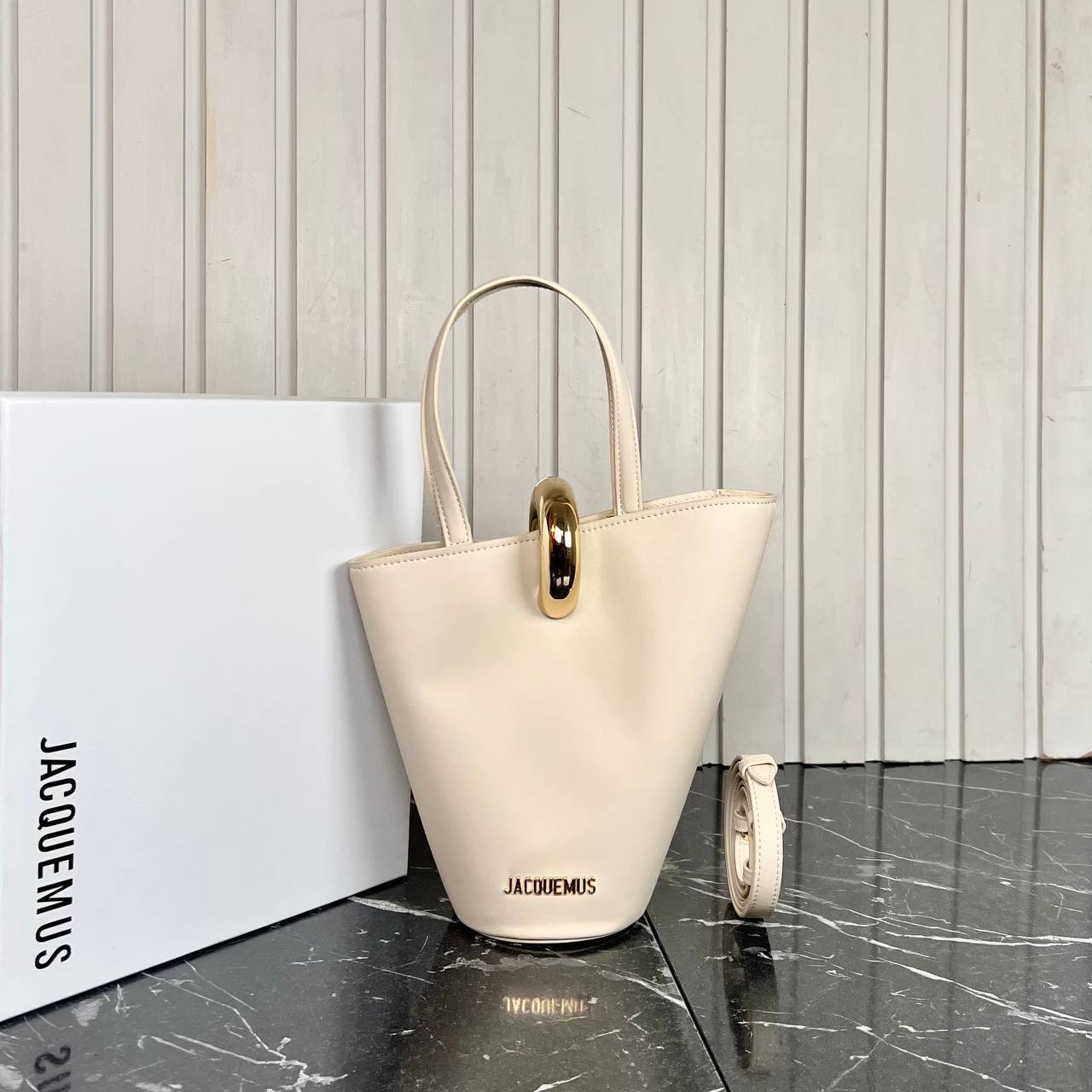 Jacquemus Bambola La Casa Bag
-50% προσφορά 
24x22 cm
6877 ⭐️