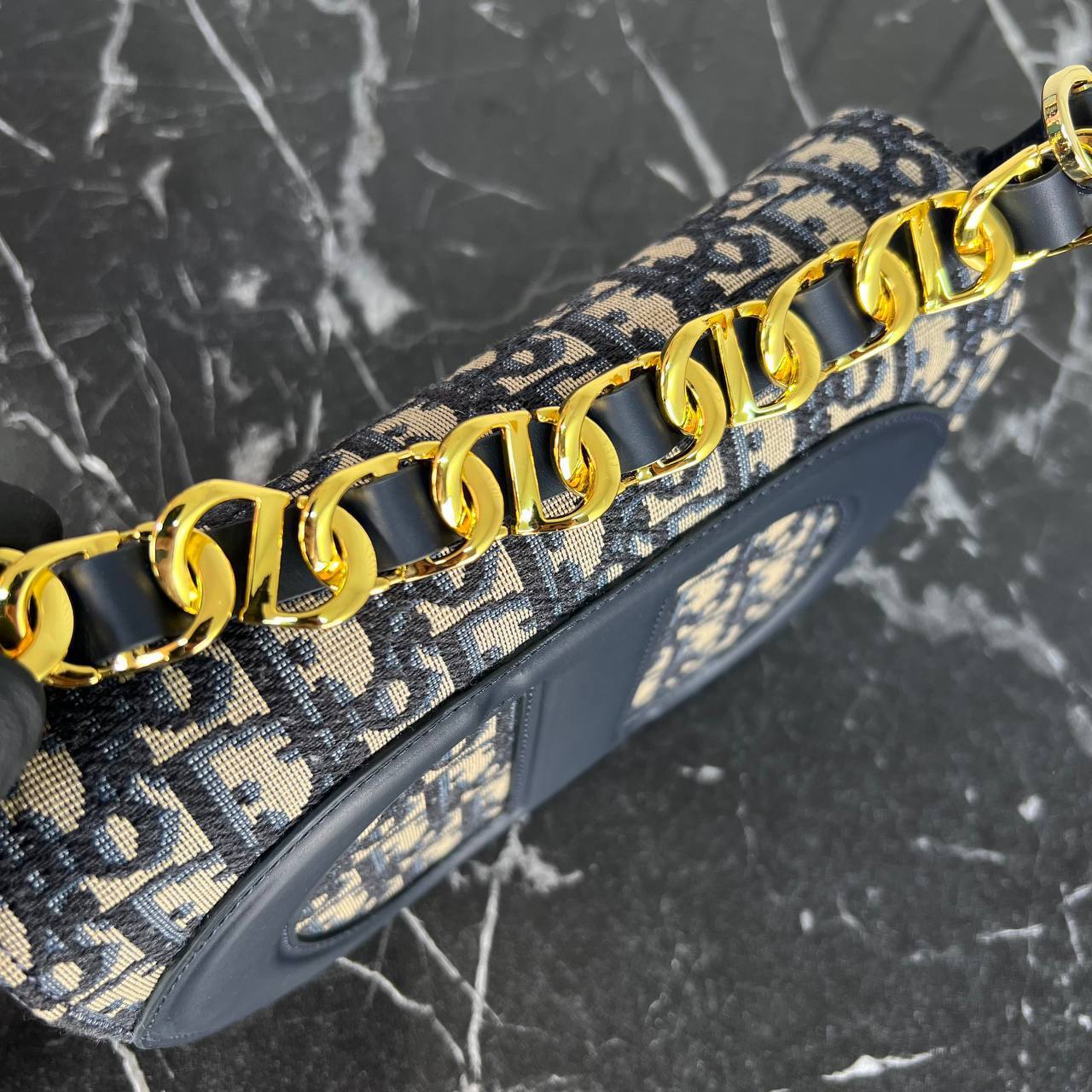 Christian Dior Signature Bag

24x14cm 
5686-1 ⭐️