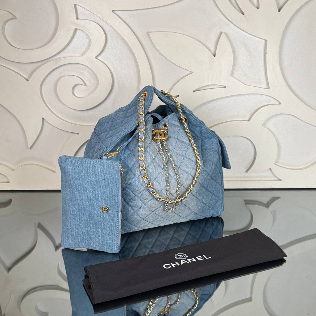 Chanel 25 Medium Handbag

40x30 cm
910621 ⭐️