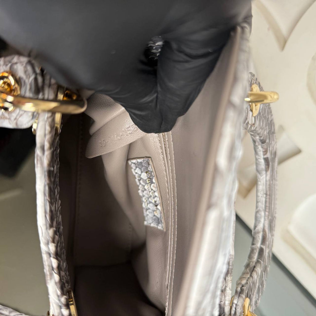 Christian Dior Lady Dior Python Small Bag 

17x16 cm 
210122 ⭐️