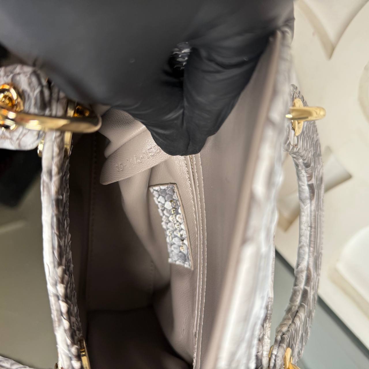 Christian Dior Lady Dior Python Small Bag 

17x16 cm 
210122 ⭐️