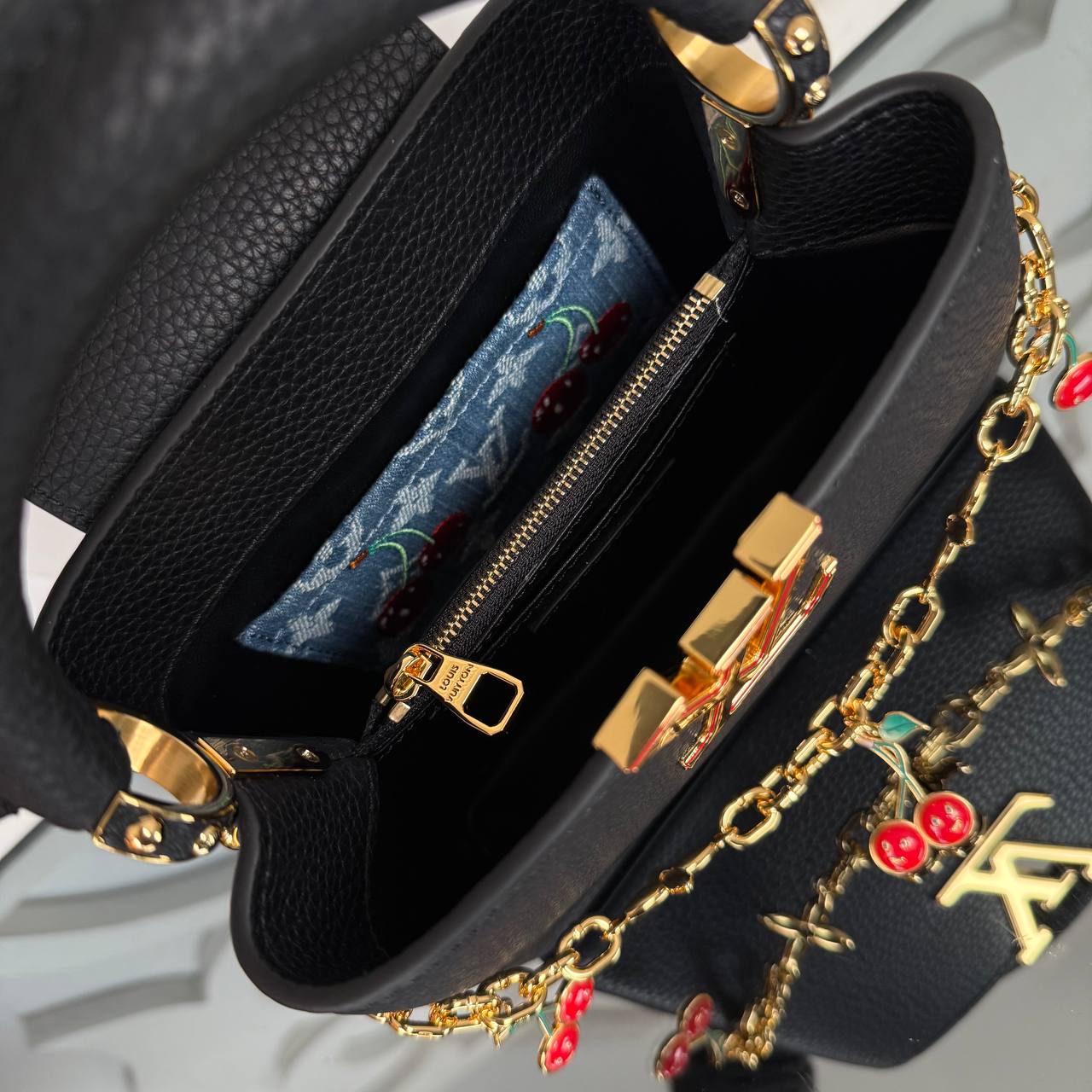 Louis Vuitton LV x TM Capucines Mini

910334 ⭐️