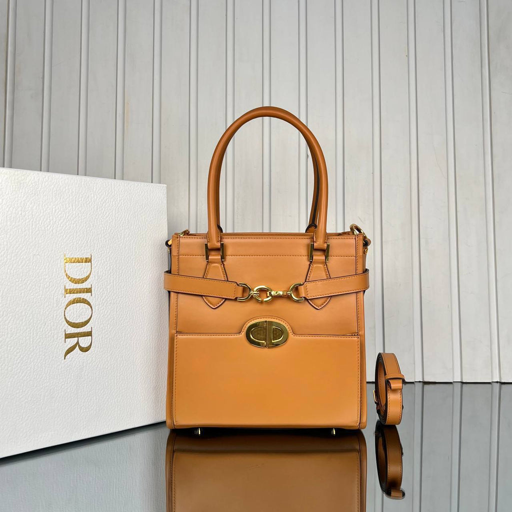 Christian Dior Square Tote Bag Medium

24x24 cm 
5855 ⭐️