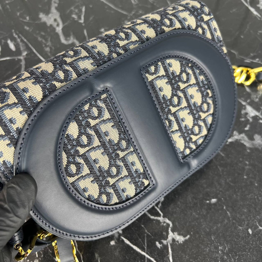 Christian Dior Signature Bag

24x14cm 
5686-1 ⭐️